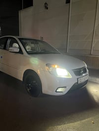 كيا ريو٢٠١٢ شركه العامه جاهزه اي نقص مابيه  بيه شويه صبغ بجاملغ والباق...