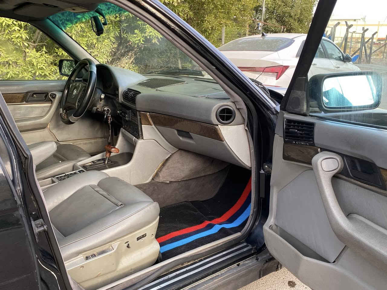 سلام عليكم للبيع فقط بدون مراوس بدون اقساط
مسكر عدل اصل تكمه وسنويه وبليته525 
موديل 1992
رقم بغداد الجديد هزه جديده سنويه2030
صدر امامي خلفي جديد 
كير وحرك جدد صافيه بدون اي خربطه اكسل3.23 
داخل جلد وصاصي كهرباء m مساند دبل ايرباك صاج اسود 
شفت ستيرن كهرباء جعمقه كهرباء 
كهربائيات كلها شغاله والسلايد هم شغال 
تبريد شغال ثلاجه
4جام كهرباء تخم تاير جديد السياره جاهزه
شارحلك كلشي بلمنشور لتسالني شبيها كلشي كاتبلك 
مكاني بغداد السيديه السعر 55 وبي مجال بسيط 
الشراي يتصل ***********
