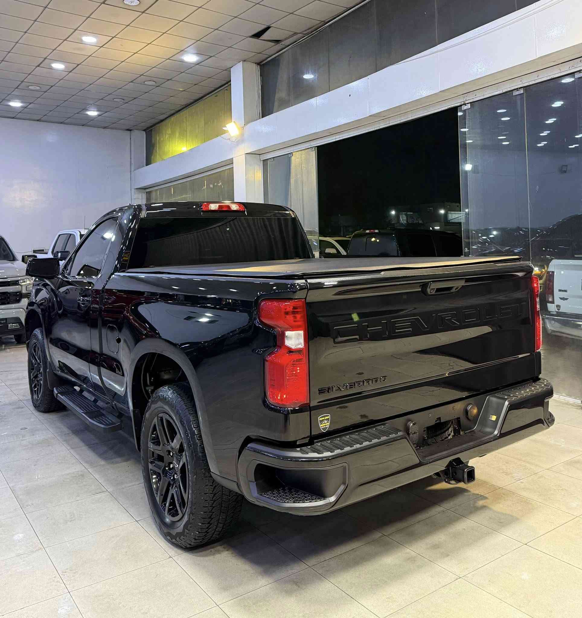 Chevrolet Silverado 
2024 Custom 
i4 - 2.7T - 4x4
تک باب - دبل اکسل

بسمە 
شاشە و کامیرە
لایت لید
کوشینات جلد
ستیرن کاربون 
بودی قصیر
رادار
ویل ٢٠

25.000 mile
2 قطعە صبغ
سعر 290 ورقە

معرض ( مەدینە ) اربیل شارع ١٠٠م
0750 261 2500
0772 665 1010

