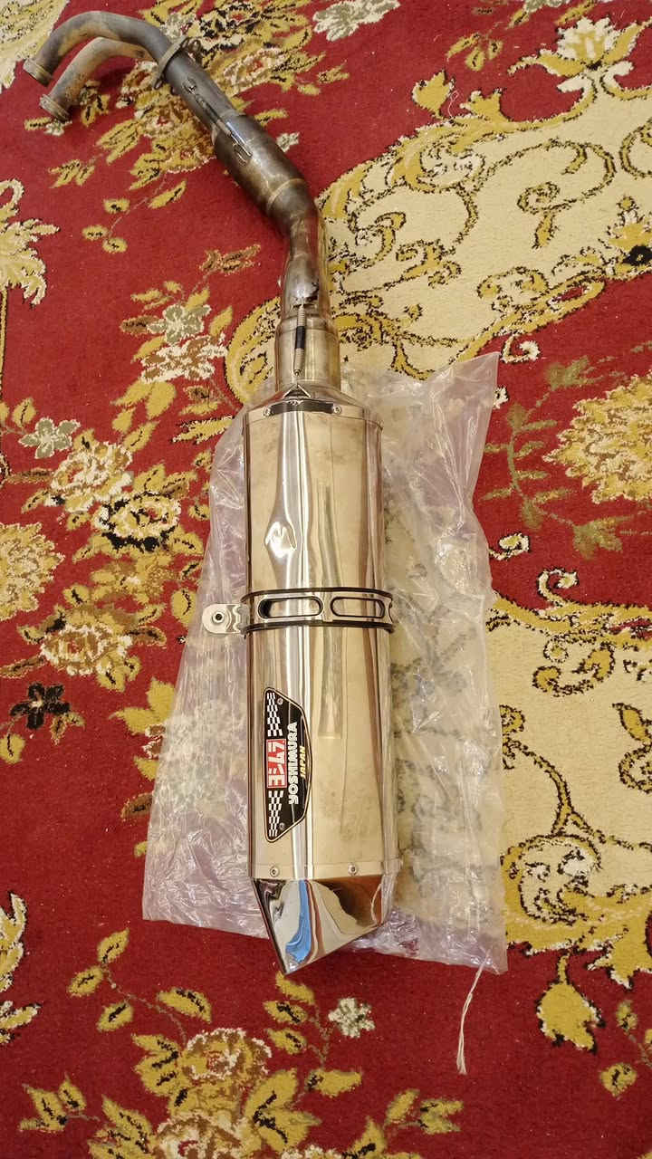 سلام عليكم لبيع صالنصه اصليه يوشي مارة جديده مشدوده بس مروه وحده ترهم ع 2011/ 2014 /2017 نضافه كدام عينك مكاني بغداد سعر خاص 
رقم هاتف ***********
