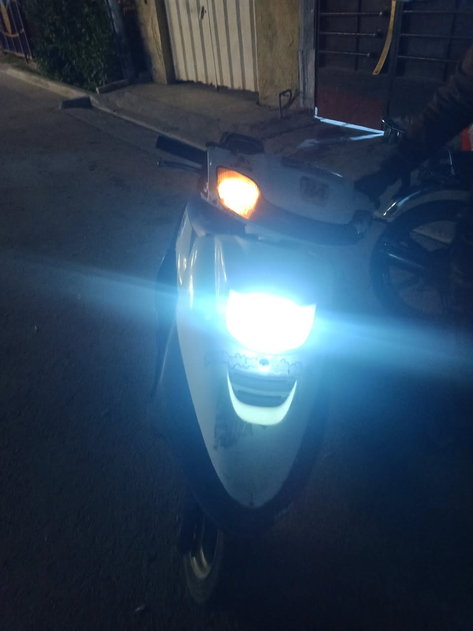 سلام عليكم دراجة فضائي لبيع سعر 175بيهة مجال شغالة بس كابريتر تعبانة


**إذا كنت صاحب هذا الإعلان وتريد حذفه لأي سبب، رجاءا أرسل رسالة إلى الدعم الفني**