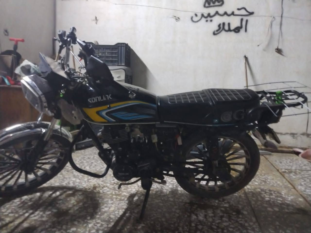 سلام عليكم دراجه سونك للبيع 2025 نضيفه مكينه نضيفه مامفتوحه لون محرك أسود سلف وهندر خمسه كير بيهه  سعر 750بيهة مجال***********
