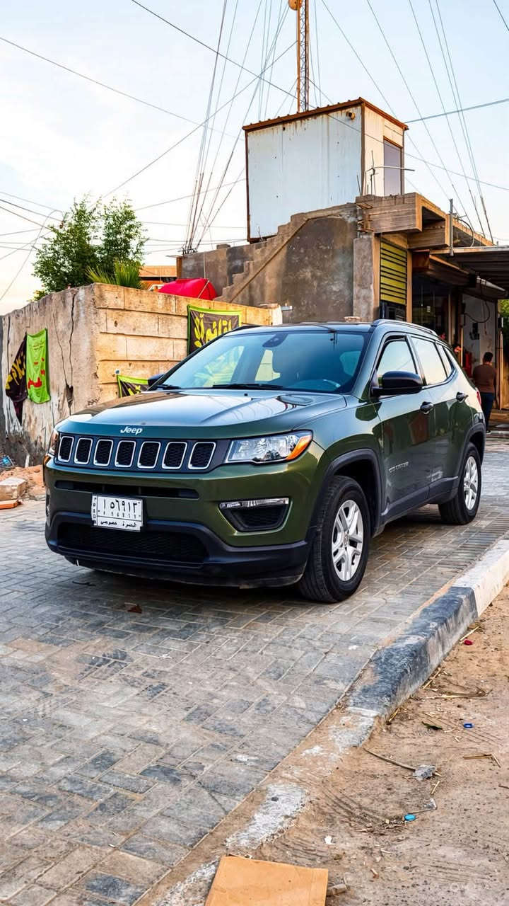 جيب كومباس 2018 سنويه 2030 حره حادثه تقرير غرق ما واصل للمكينه والگير سياره مكفوله حداديه ومكينه وگير تبريد ثلج سياره جاهزه مكينه 2400 4 سلندر مكاني بصره معقل السعر 115 وبيه مجال الطيبين 
الاتصال ***********
