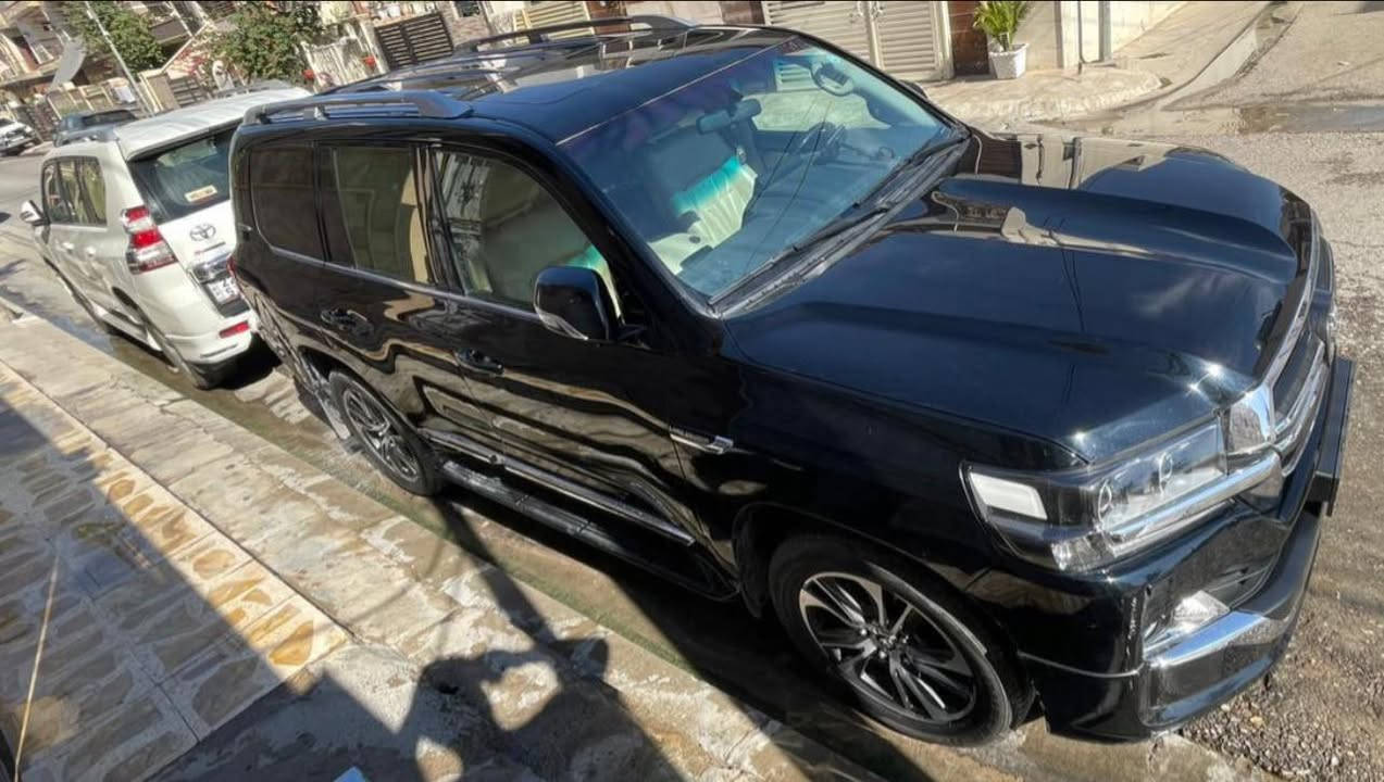 السلام عليكم
لاندكروزر للبيع 

الموديل 2020

كراند تورينك 

صندوق كهرباء 

دشبول لكزز 

رقم اربيل 

رصعه كما موضح في الصوره فقط

السعر 515 وبيها مجال بسيط 

***********

***********
