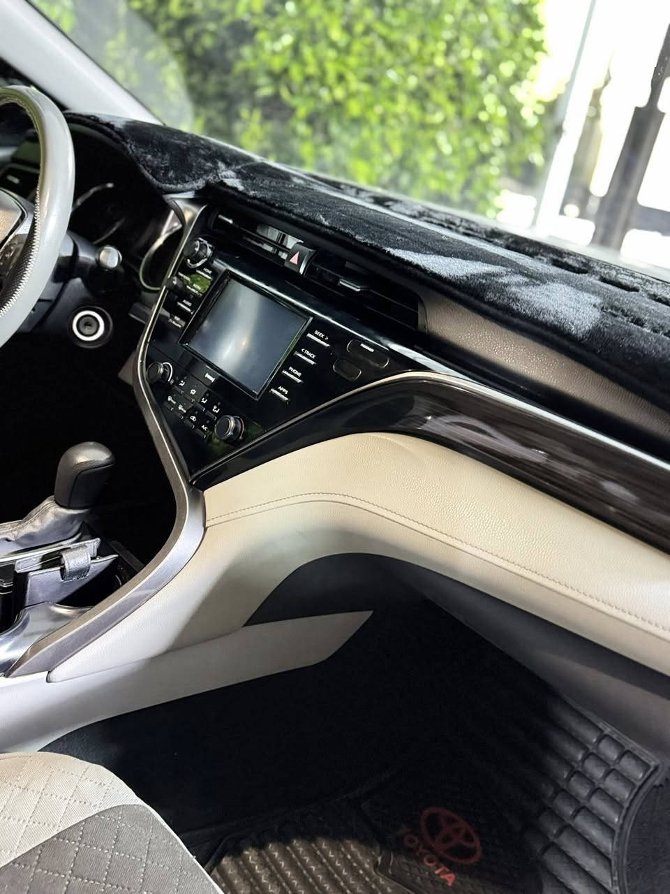 كامري امريكي للبيع مديل 2020 ماشية 131 الضرر موضح بالصور مع السونار للاستفسار الاتصال ***********
