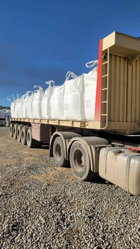 للبيع حدادي.  سعر. 100$ وبيها مجال  تخم تاير ٤ و ٥ نص عمر  طول 13 شريط...