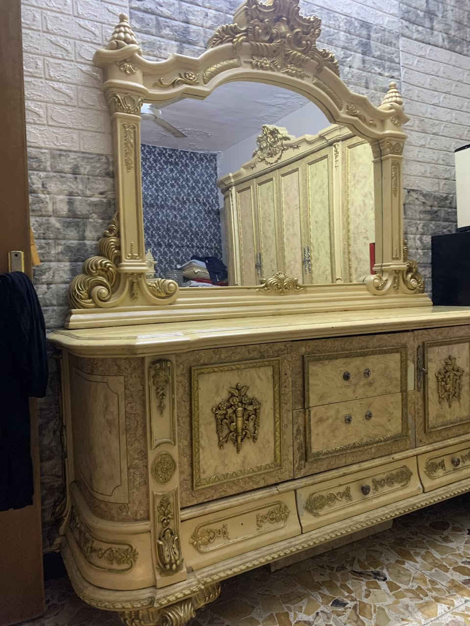 غرفه ملكيه ضخمه مديل مصري السعر ٨٠٠ مكاني بغداد الدوره *********** الشراي يراسلني وات ساب عهاذه الرقم
