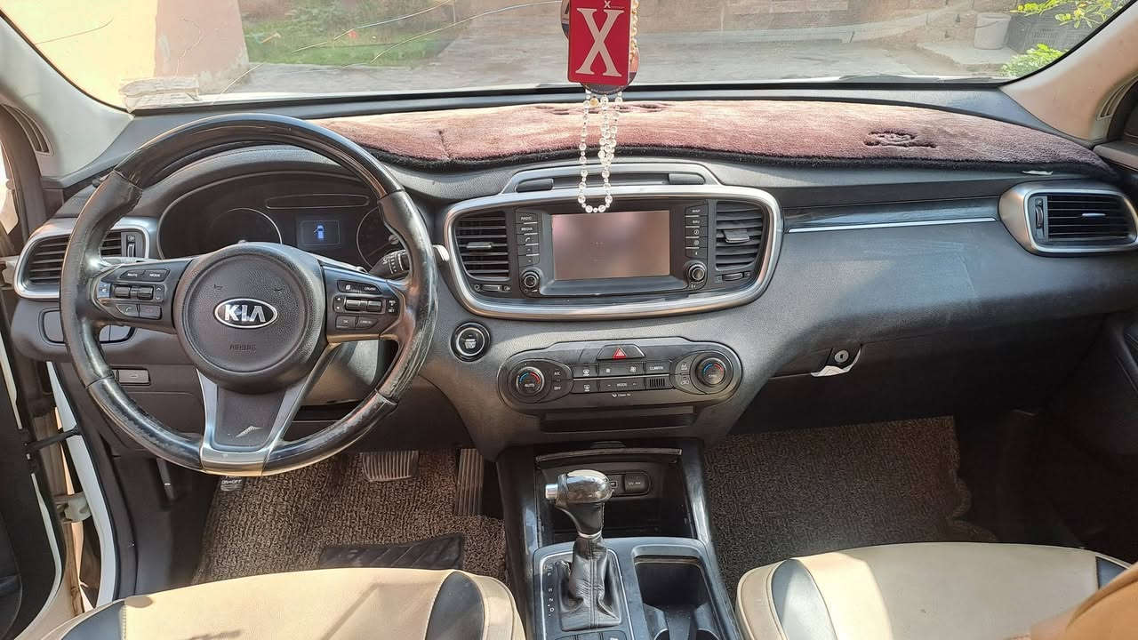 السلام عليكم سورنتو موديل ٢٠١٦ رقم بغداد باسمي بصمه صندوق كهربائي كشن جلد مري شفط زرك.لايت شاشه كبيره  ماشه ١٦٦ الف بيها بارد باب السكن ومبدل كازكيت عارضها ١٨٥ مكان السياره ديالى المقداديه  للإستفسار اكثر الاتصال ***********
