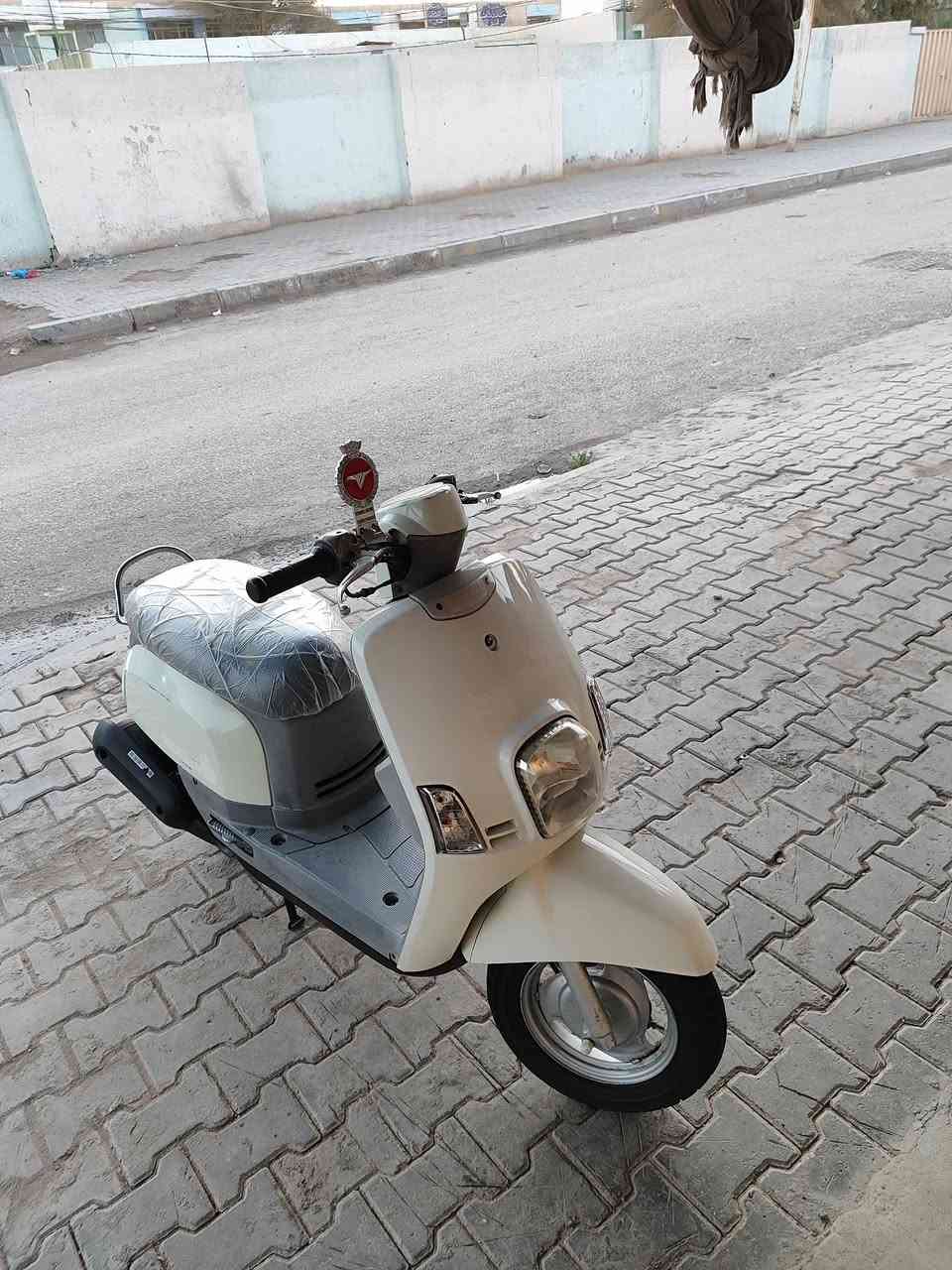 سسلامم علليككمم 🤚🏻
للبيع دراجه بوليس كابريتر حليبي داخل رصاصي👍🏻📿
كفاله عامه فول نضافه صار اقل شهر من طلعته من المعرض 
دراجة شلعه كهربائياته شغاله كله دراجه ما متعوبه كلش كابريتر
نضيفه بلك جديد دراجه خير من الله جيب فيتر وفحص مكان كربلاء حي العامل سعر 1150بيه مجال *********** 🤚🏻🍀
