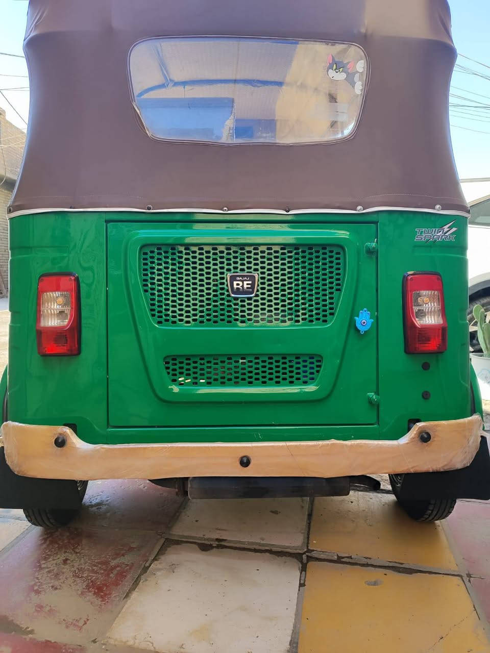 السلام عليكم تكتك للبيع ثلاثه وعشرين الدخوليه أربعة وعشرين كفاله عامه كامله مكمله اوراق أصولية تكتك ما عايزه شيء بيه كم رصعه الي يحب يتصل هذا رقمي ***********
