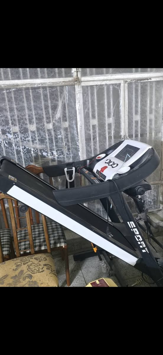 جهاز جري يتحمل لحد وزن ١٦٠ كيلو 
استخدام كلللش قليل السعر ٢٢٥ الف والله ماخذه ب ٥٥٠ 
مكاني بغداد حي الجهاد 
***********
