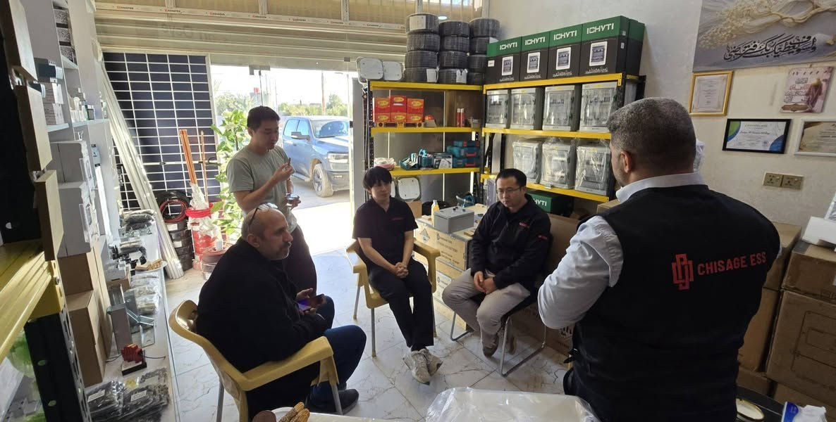 الديوانيه تستاهل الافضل ...
زار مكتبنا المتواضع الفريق التقني الصيني لشركة GOODWE الرائدة في صناعة انفيرترات الطاقة الشمسية و بطاريات الليثيوم لغرض الاطلاع على أعمالنا المنفذه و ملحقات الطاقه و الحمايات و كان الحديث عن مستقبل الطاقه الشمسيه في الديوانيه.
ولله الحمد أبدى المهندسين الصينين اعجابهم بتنفيذنا و تركيبنا للمنظومات و الحسابات التي نعمل بها.
لطلب منتجات GOODWE في محافظة الديوانية من وكيلهم الحصري شركة تاج النجوم.
*********** م.زيدون البعاج
*********** م.حسنين البعاج
*********** م.عقيل العقابي
