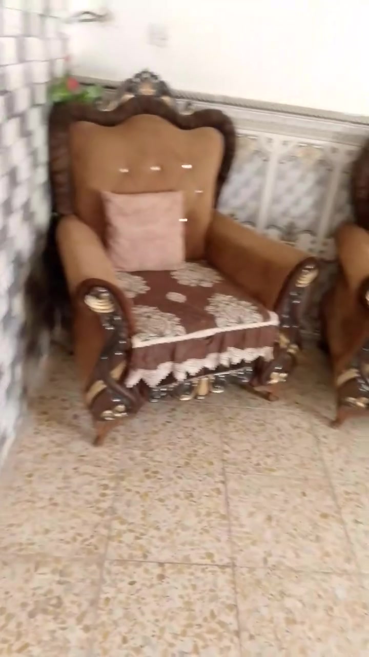 غراض بيت للبيع كلشي بسعرة ***********.
