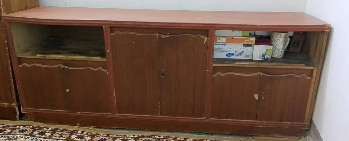 للبيع  .  كنتور 3 ابواب مع بوفية مترين ونص خشب ثقيل مع ميز أبو ألمرأآة مع زآوية  . سعر 150 بيهن مجال


**إذا كنت صاحب هذا الإعلان وتريد حذفه لأي سبب، رجاءا أرسل رسالة إلى الدعم الفني**