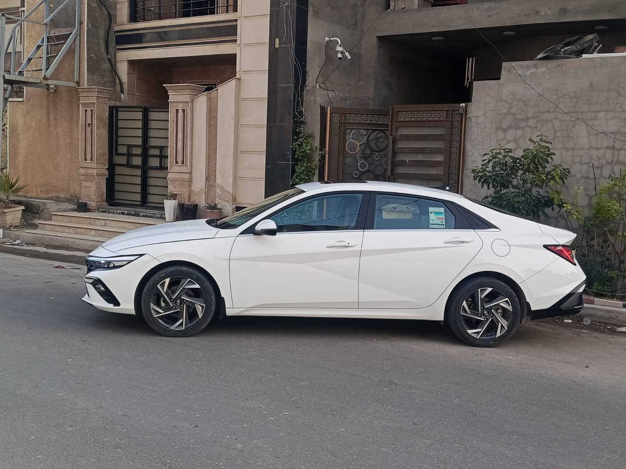 سيارة النترا 2025 خليجي
السلام عليكم 

سيارة النترا 2025 خليجي كوري محرك 2,000 وكالة الاولى 

عداد المسافة 22,500km حالة زيرو

السيارة مكفولة كفالة عامة 

عدا البنيد مبدل اصلي نفس اللون بدون قطرة صبغ حادث عَرَضي بسيط

ارضيات وكراسي مغلفة جلد

صيانة سيرڤس كامل كله بالشركة وبالضمان

السعر 190$

المكان بغداد المشتل

رقم الهاتف

***********
