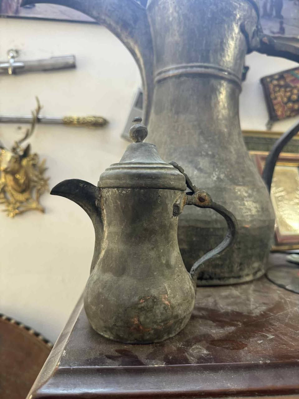 السلام عليكم ورحمه الله وبركاته دلة نجميه قياس 18 سنتم خاليه من كل عيب وضرر  للاستفسار خاص او الاتصال على الرقم التالي ***********اخوكم كرار الشيخ
