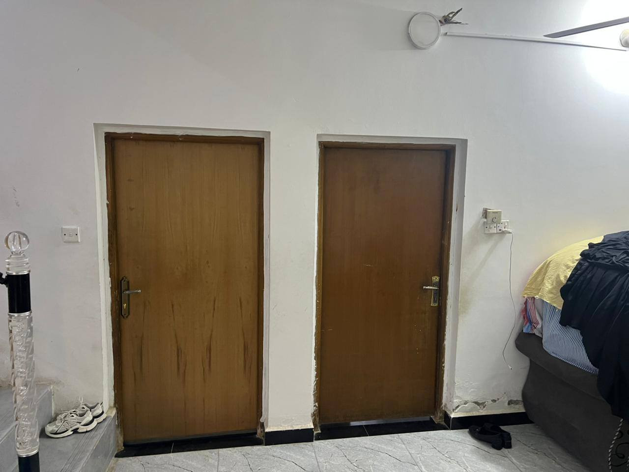 🏠 الدار البيع في حي الشهداء الأولى يقع مقابيل الساحة المساحة 200 م بيع مباشر خلف قرية مول للاتصال (***********)(***********)
