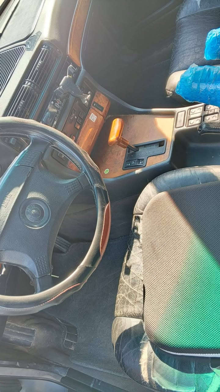بي ام 730
رقم نينوى مشروع وطني شرط التحويل 
تبريد ثلج 
كير محرك شرط 
تخم تاير جديد 
دبل ايرباك 
دبل جكمجه 
قفل مركزي حتى باب البنزين 
كشانه جلد 
هيترات كشانه 
داخل صاج بلادي 
حساسات خلفي امامي 
Apsشغال
فتحه سقف 
السعر 55 
والشراي يتصل ***********
