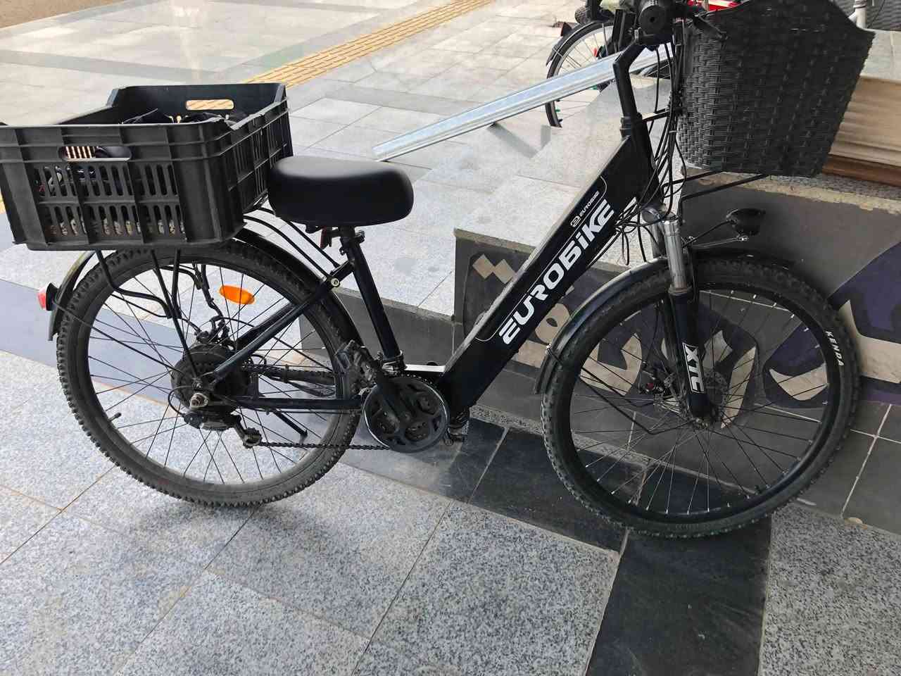بايسكل Euro bike شحن حجم 26 سرعه حقيقي ٤٥ بطارية ليثيوم شرط كله عل بلاد استعمال قليل مكاني كركوك سعر ٥٥٠ رقم *********** شراي تعال تدلل
