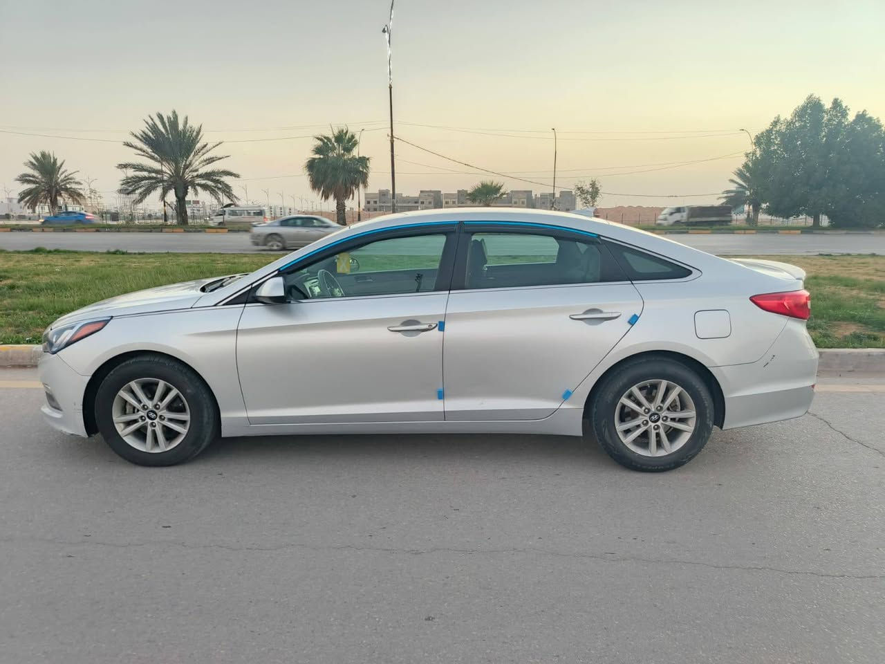 السلام عليكم سياره نوع سوناتا وارد امريكي موديل 2015 السياره كفاله عامه داخله كلين  السياره بس بيها رش جاملغ اثر جراد بدون داخل السياره خير من الله كير مكينه حداديه تبريد تخم تاير  حساسات كامره دوره  خمسه ويل كب اصلي السياره جديده ماشيه 140 مال بيت السعر 118وبيها مجال حك الجيه العنوان كربلاء  رقم الهاتف***********
