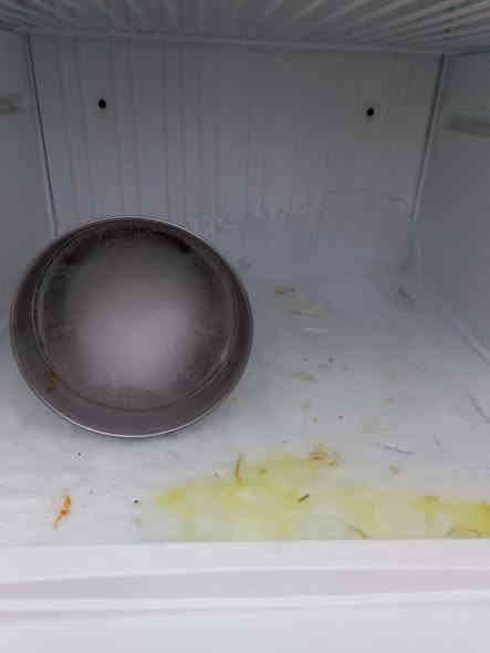 ثلاجة نضيفة جداً شرط تجميد كربلاء سعر 200 وبيها مجال

***********
