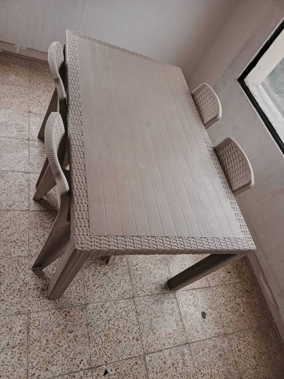 السلام عليكم 
ميز طعام كبير عدد(6) بالاضافه الى الكراسي عدد(4)مع كل ميز السعر 60 الف
ميز طعام حجم صغير عدد(4) بالاضافه الى كراسي عدد(2) مع كل ميز السعر 45 الف مستخدم شي قليل 
للاستفسار الاتصال على الارقام
***********
***********
