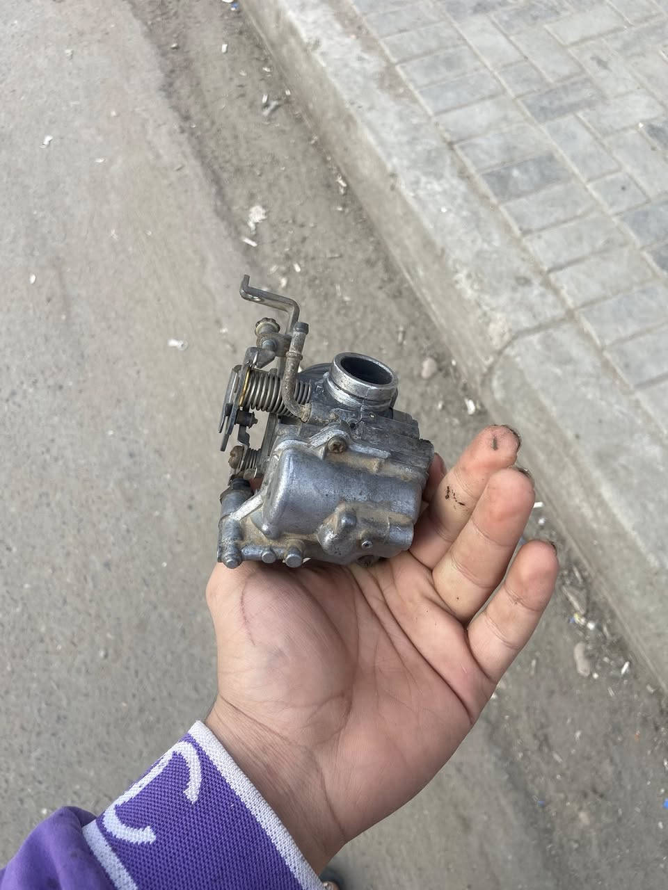 كابريتر ماكس بلاديه مو تجاري سعره ٢٥ الف مكاني بصره معقل ***********
