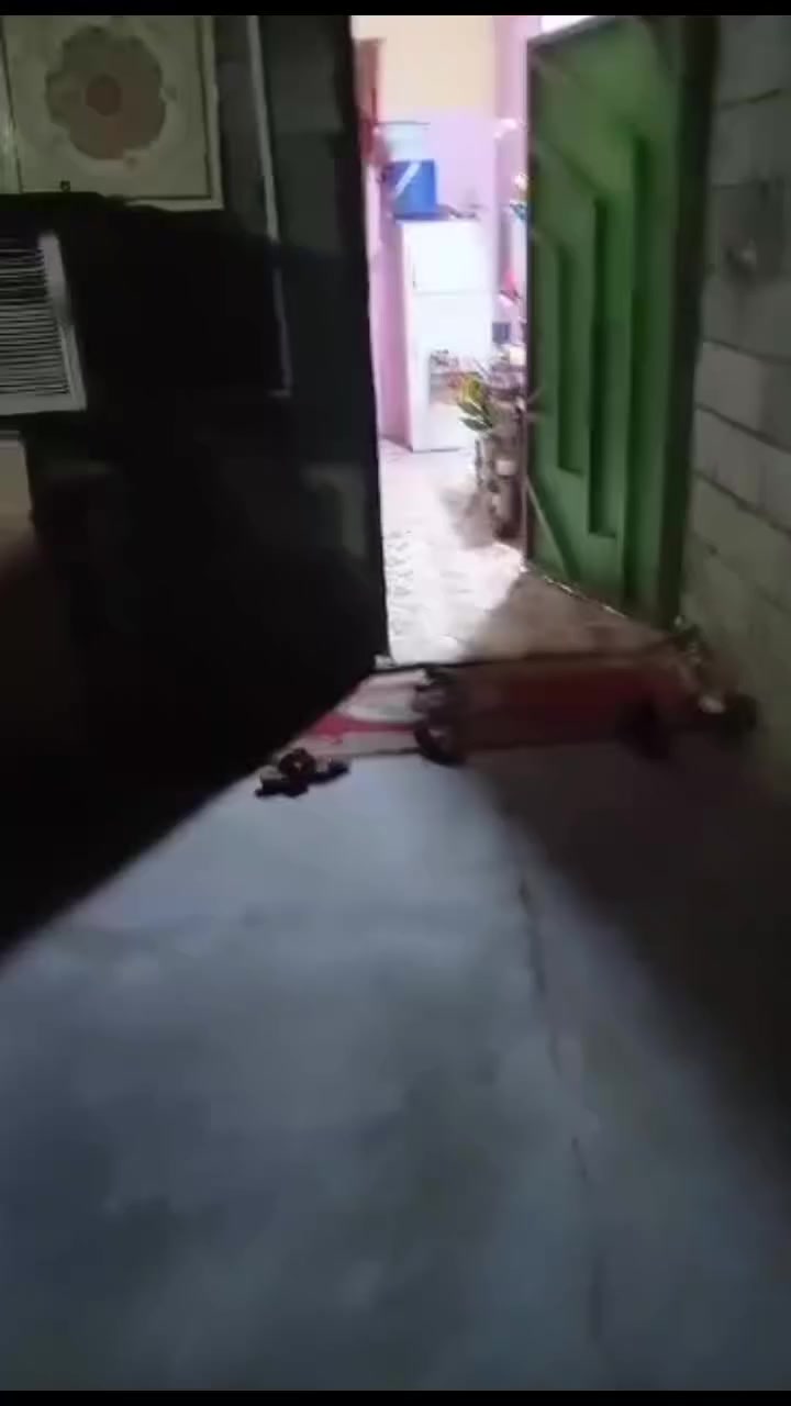 سلام عليكم بيت زراعي مكاتبه فقط  150متر واجه6 نزال 20 للبيع سعر ١٢ بي قرفه ومطبخ وستقبال  وصحيات سكف جينكو ماي كهربا شارع لعام قريب دقيقتين بلزبير شراي نتصال ***********
