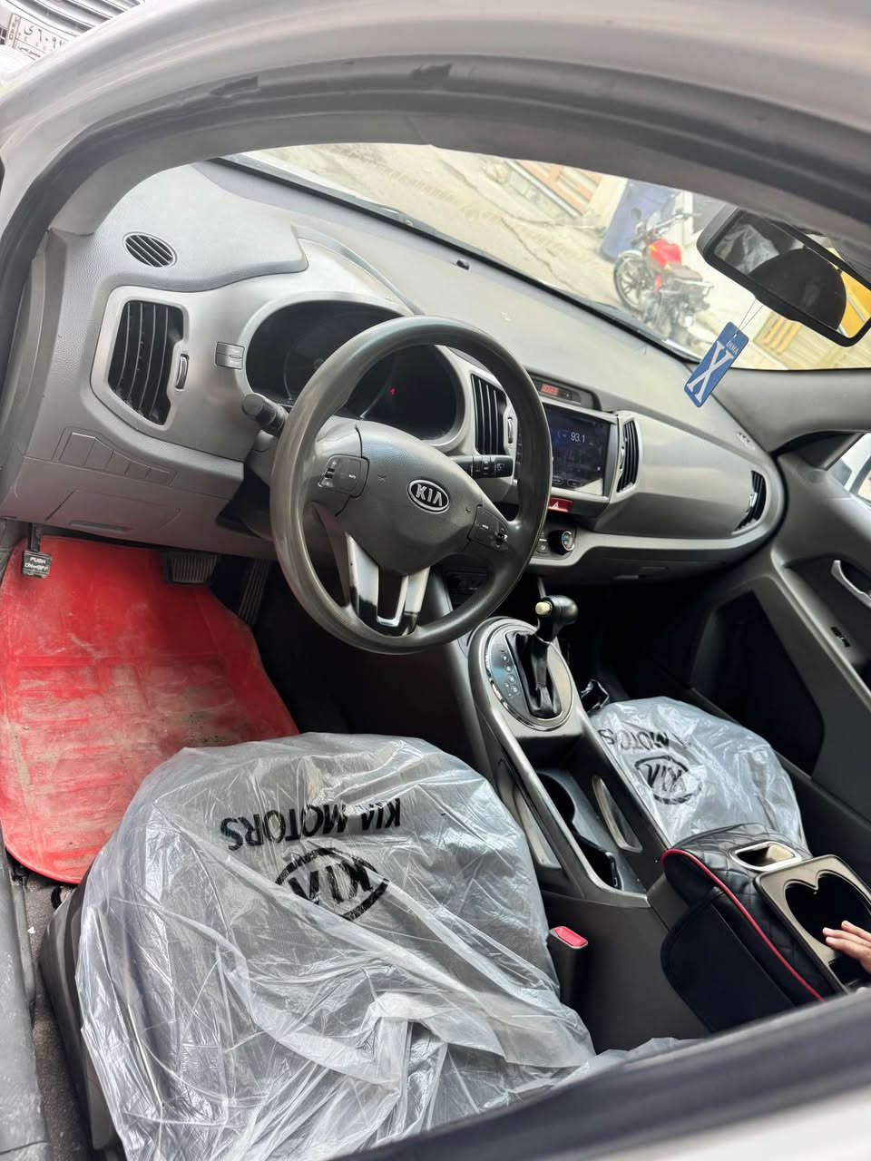 السلام عليكم..كياسبورتج 2011 مكفوله من الصبغ والتبديل والكير والمكينه ممفتوحات بانوراما شاشه كامره حساسات وباقي المواصفات السعر142 بيها مجال او مراوس بسورينتو 23 او 22 وارد امريكي مكاني بغداد الدوره *********** بغداد, العراق
