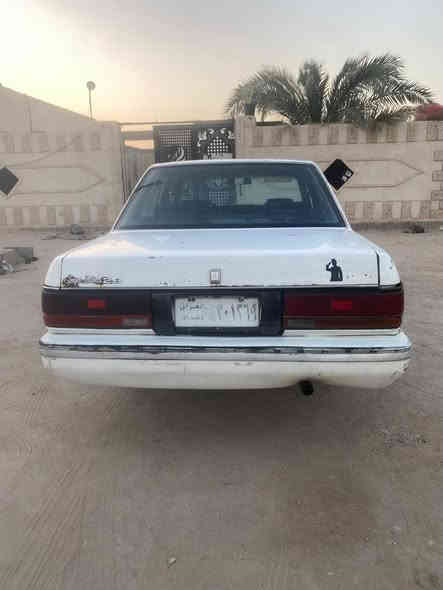سلام عليكم سياره سيدان للبيع موديل 90 سياره بيها لكط خياسات بصيطه سعر 35 وبيها مجال  مكان السياره بصره سفوان رقم الهاتف *********** محرك وكير مكفولات رقم صدامي شرط التحويل
