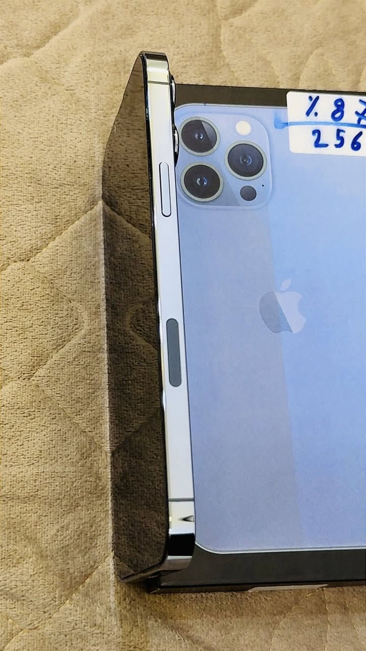 السلام عليكم
13 برو ماكس 256  بحري 
بطاريته 86 
نظافته فوك ال100  بعده لوك 
ملحقاته كامله 
سعره ٧٠٠ الف 
مكاني بغداد *********** واتس
