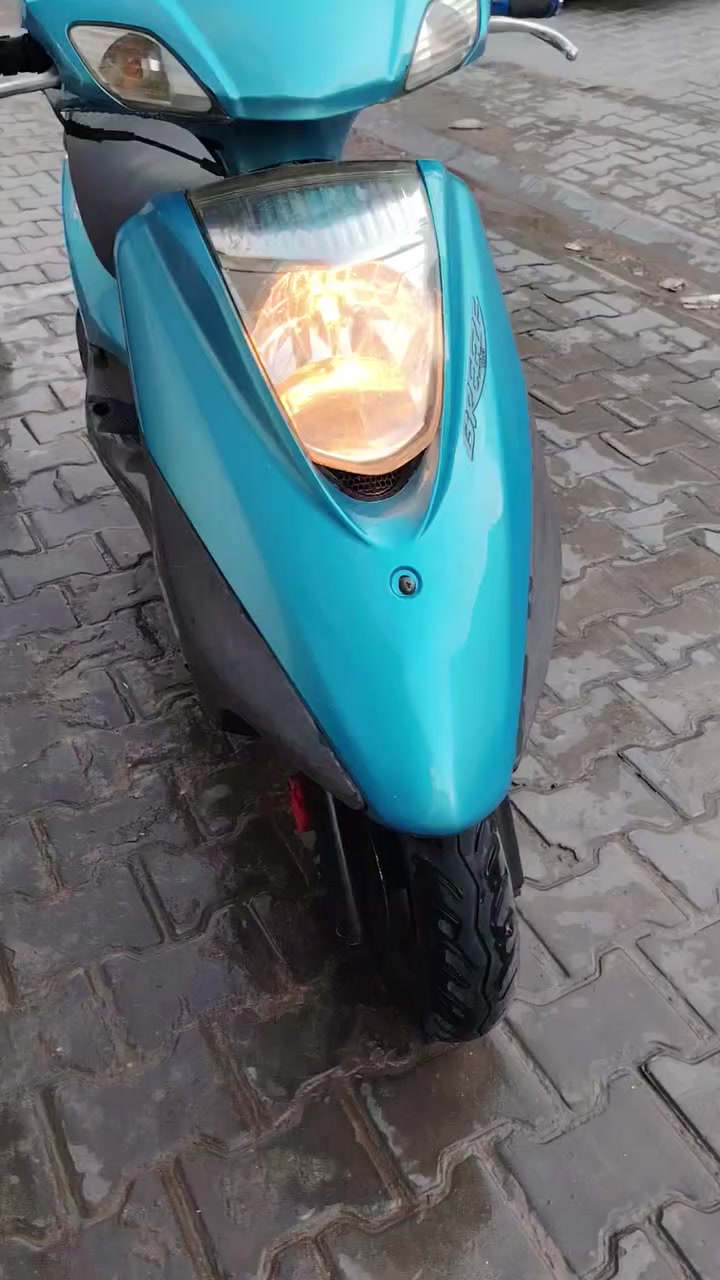 سلام وعليكم دراجه بريز للبيع اي نقص مابيها مكفوله كلشي شغال بيها السعر 750الف مكاني بغداد الحرية شارع العريض مال دور متواجد عل واتساب ***********
