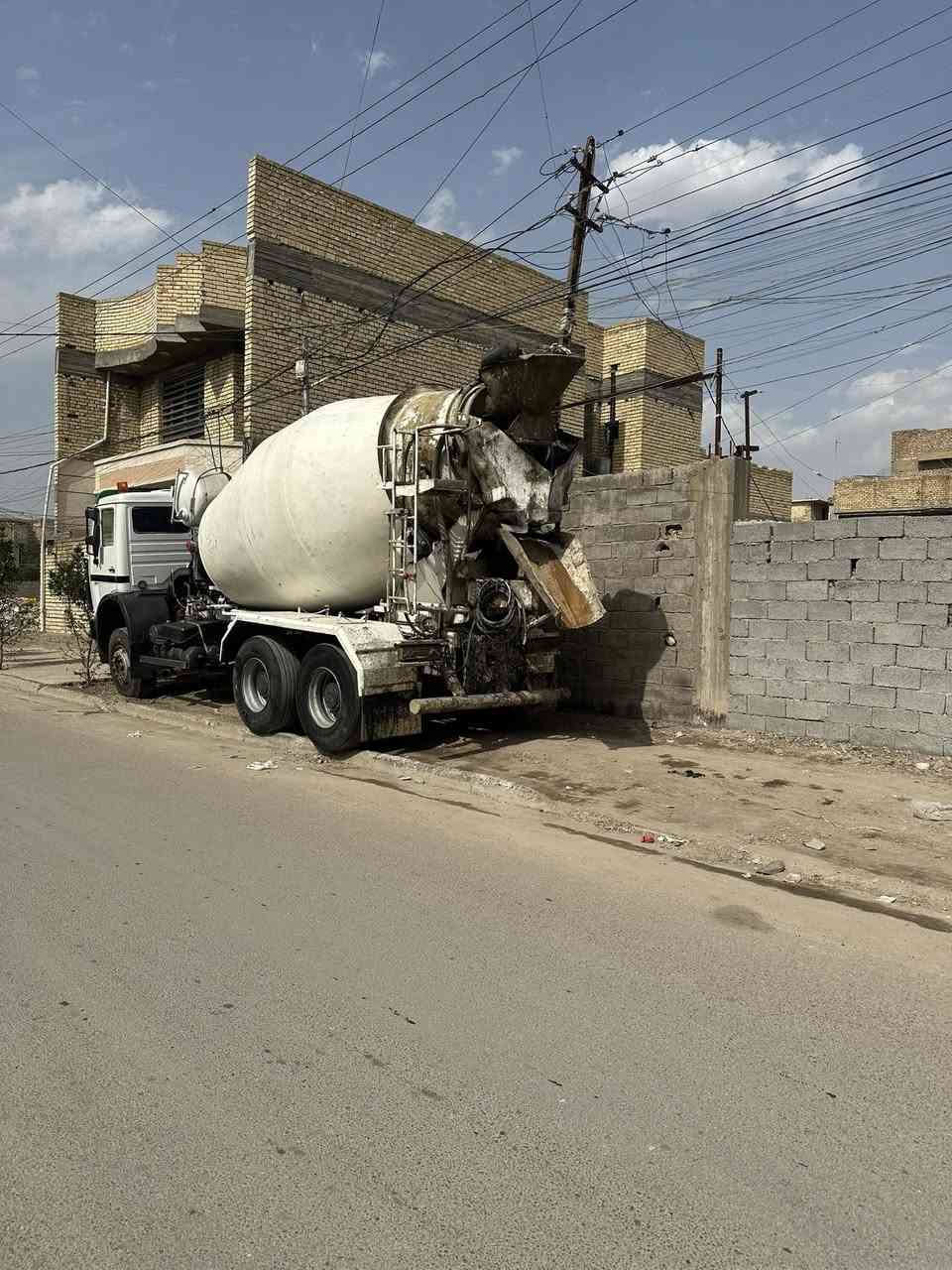 السلام عليكم سياره خباطة للبيع جدر ت٩متر مكينة مال سياره ٨ موديل ٩٩بس قماره مبدلةرقم بغداد تحويل ثاني يوم سياره جاهزه للعمل سعر خاص رقم الاستفسار *********** العنوان بغداد
