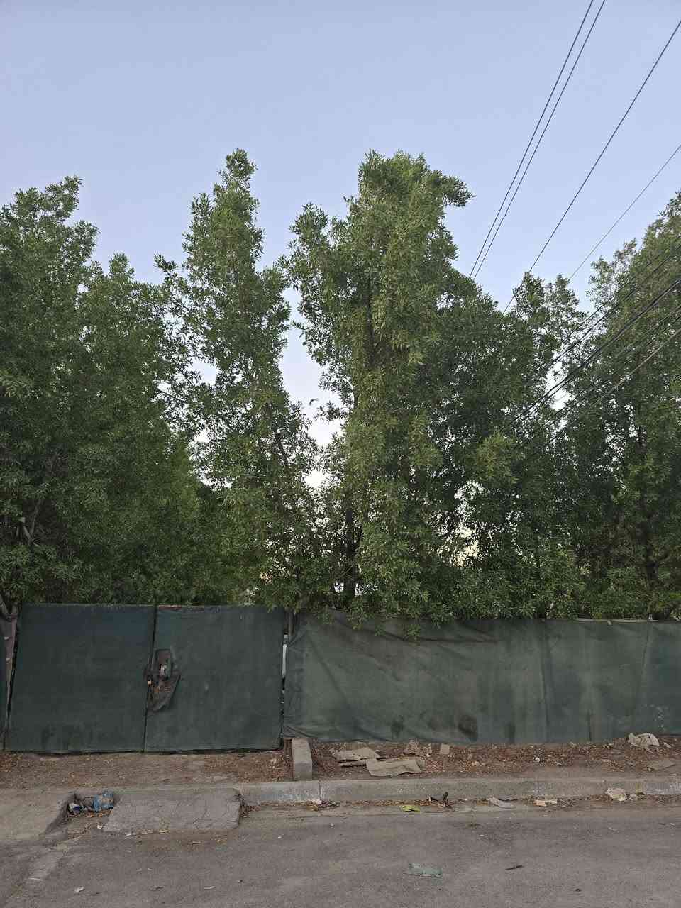 السلام عليكم 
دار للبيع مساحه ١٢٥ متر مع الكراج ١٨٠ متر ركن بناء حديث درجه اولى خريطه مربعه مكون من ٣ طوابق طابو ملك صرف أمامه تشجير مسيجه مساحتها ٥٠٠ متر الموقع منطقه حي السلام محله ٧٥٥ قرب مركز شرطه الخنساء خلف المستشفى الجديد
السعر ٣٠٠ بيع مستعجل للاستفسار (***********)
