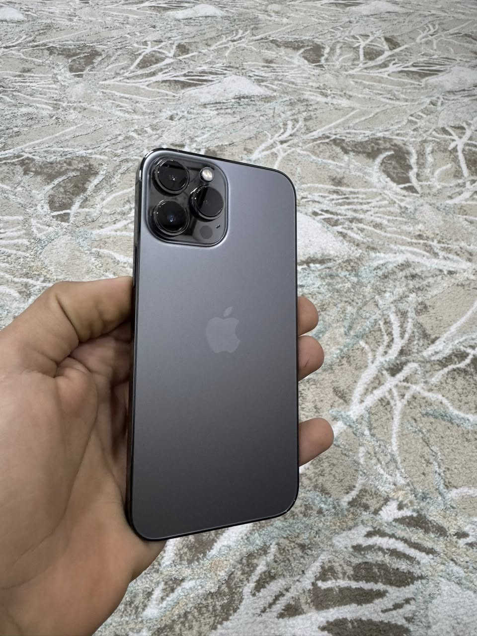 ايفون 13 برو ماكس 
تك سيم 
ذاكرة 256
بطاريه 96
نموذج M
نضافه 99
الجهاز مامفتوح ضد الماي حاسبه نورمال بي اثر طبع عنوان موصل ايمن سعرو 550 الف 
***********
