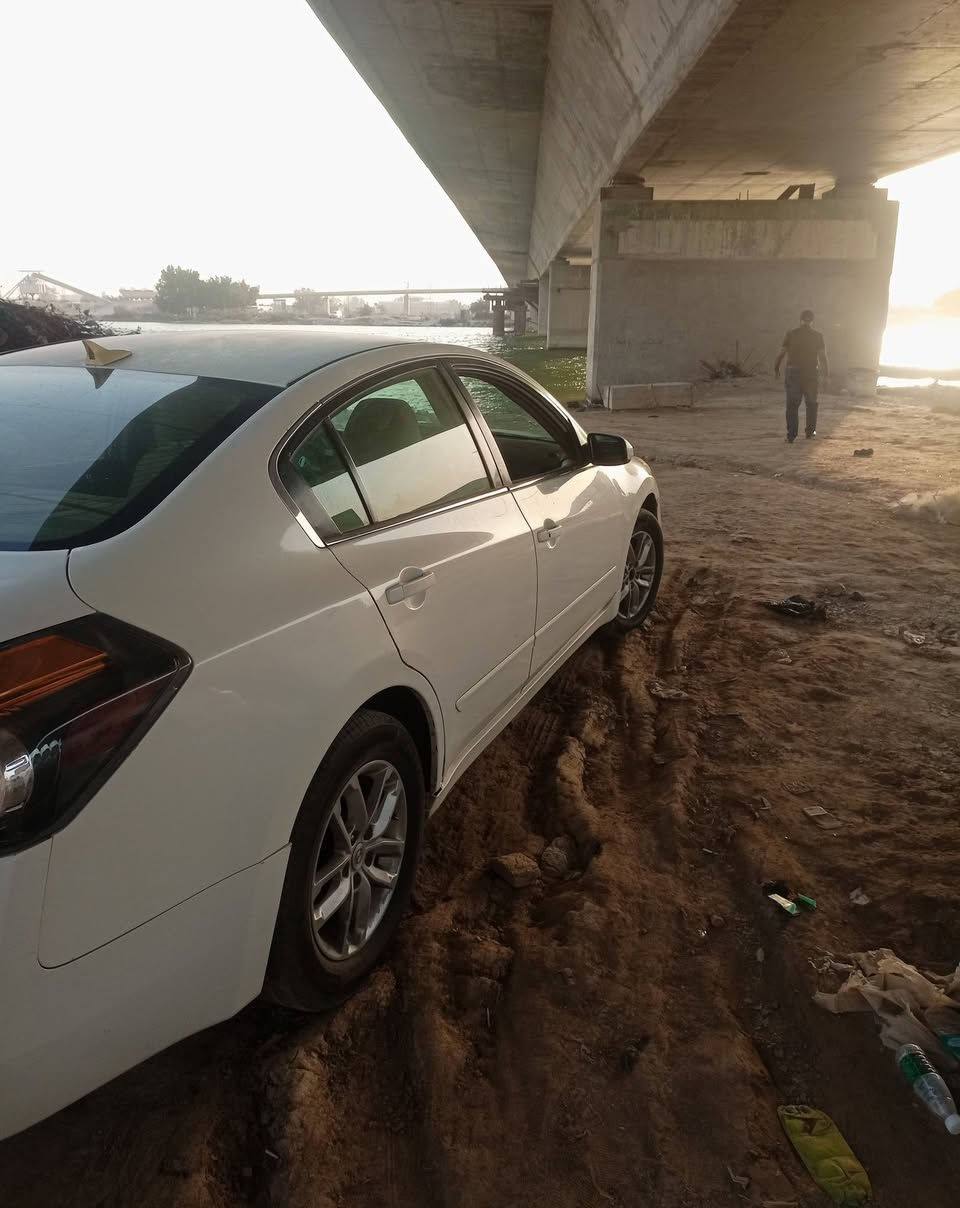 نيسان التيما خليجي مشروع وطني بسمي بيه حادث جنطه ابيع على وضعيته الحادث مو يم التكلم ولا الحداديه رقم بصره ***********
