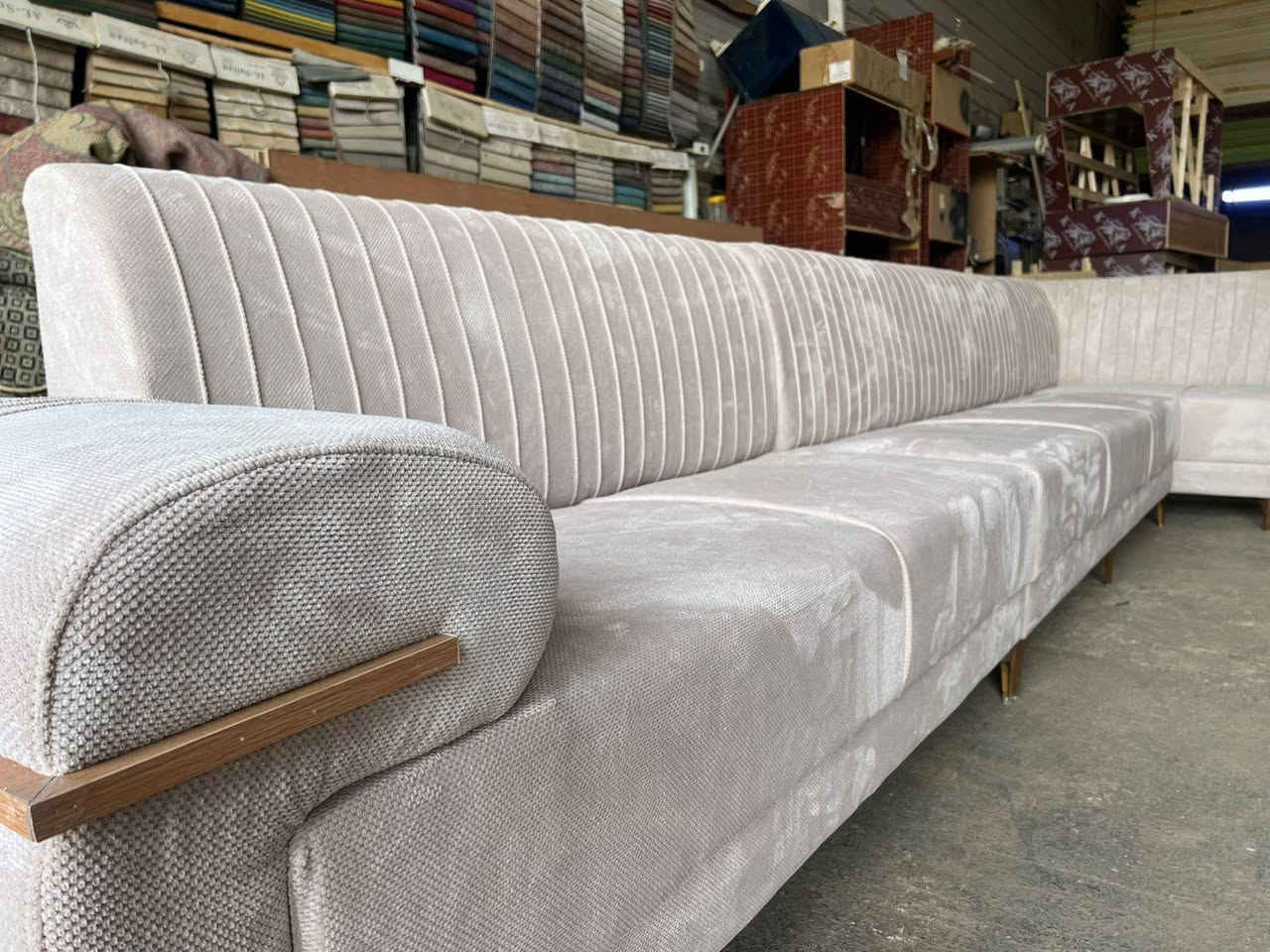 ديوان   تصميم وانتاج معمل قنفات جود 💪❤️☝️ 🫅🫅طلب احد الزبائن 🫣🥰 
تصميم انيق واللون مميزه وقماش  جوده عاليه 
نعمل على تنفيذ وتصميم جميع الموديلات الحديثه ☺️
مع ظمان الجوده ،💪 الدقة بل عمل ،🧐 
والله ولي التوفيق 🤲
العنون ديالى بلدروز الشارع العام مقابل بانزين خانه الحكوميه 
***********   
***********
ابو جود ❤️
