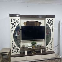 شاشه +معرضه للبيع سعرهن 550 الرقم07848409943 علماً ان سعر الشاشه 350 م...