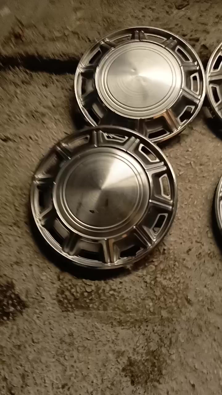 السلام عليكم كبات مال كراون ديلوكس 81 للبيع بـ 200 الف الرقم : ***********
