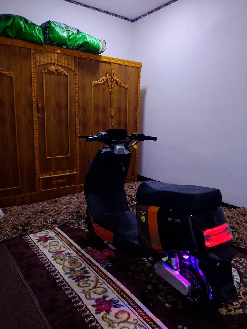 تيسلا للبيع او المعروف اسمه اوباما 36  نضيف حيل ونشط ملف 2000 بطاريات كبار عدد 6 السعر 700وبي مجال للطيبين الرقم ***********
