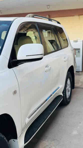 السلام عليكم لاندكروز 2011
كفاله عامه بدون صبغ بدون تبديل بدون رصعات بدون خدوش
محرك 6 سلندر شرط
كير شرط
شرط الكير والمحرك مامفتوحات
استيراد خاص فووول مواصفات للاخير
تخم تاير جديد
صدر جديد 
رقم دولي بغداد سنويه جديده بأسمي
يرهم مراوس مع 2017 وفوك
بيع نقد السعر 330 وبيها مجال شي بسيط
مكاني صلاح الدين بيجي
***********
