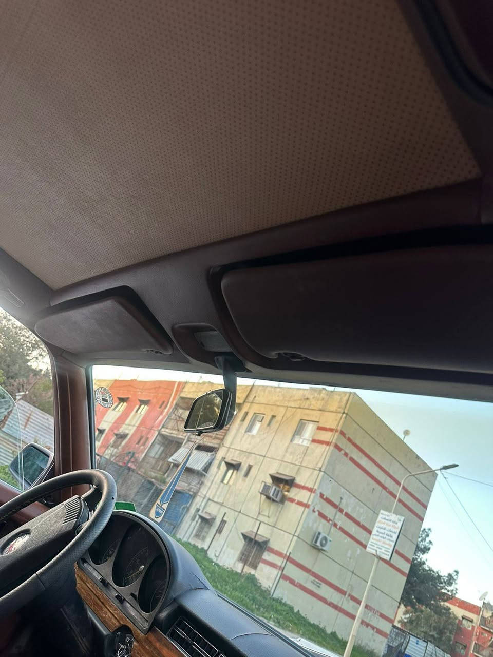 للعشاق كلاسيك  للبيع مارسيدس  450SE موديل 1973 السيارة وكاله كلها بشرط كيرمحرك تبريد تدفئه كهربايات  كلها شغال وبي وضع شركة ماشيه 17 الف حقيقي اسبير مانازل السيارة كلش جديد سنويه ورقم وهزه وبراد جديد شرط تحويل ووكاله السيارة مال بيت وجانت مضمومه ومامشي اخت زيرو السيارة فول مواصفات السعر تعال خاص اذا شراي وتدلل العنوان كركوك الواسطي شقق الغاز***********
