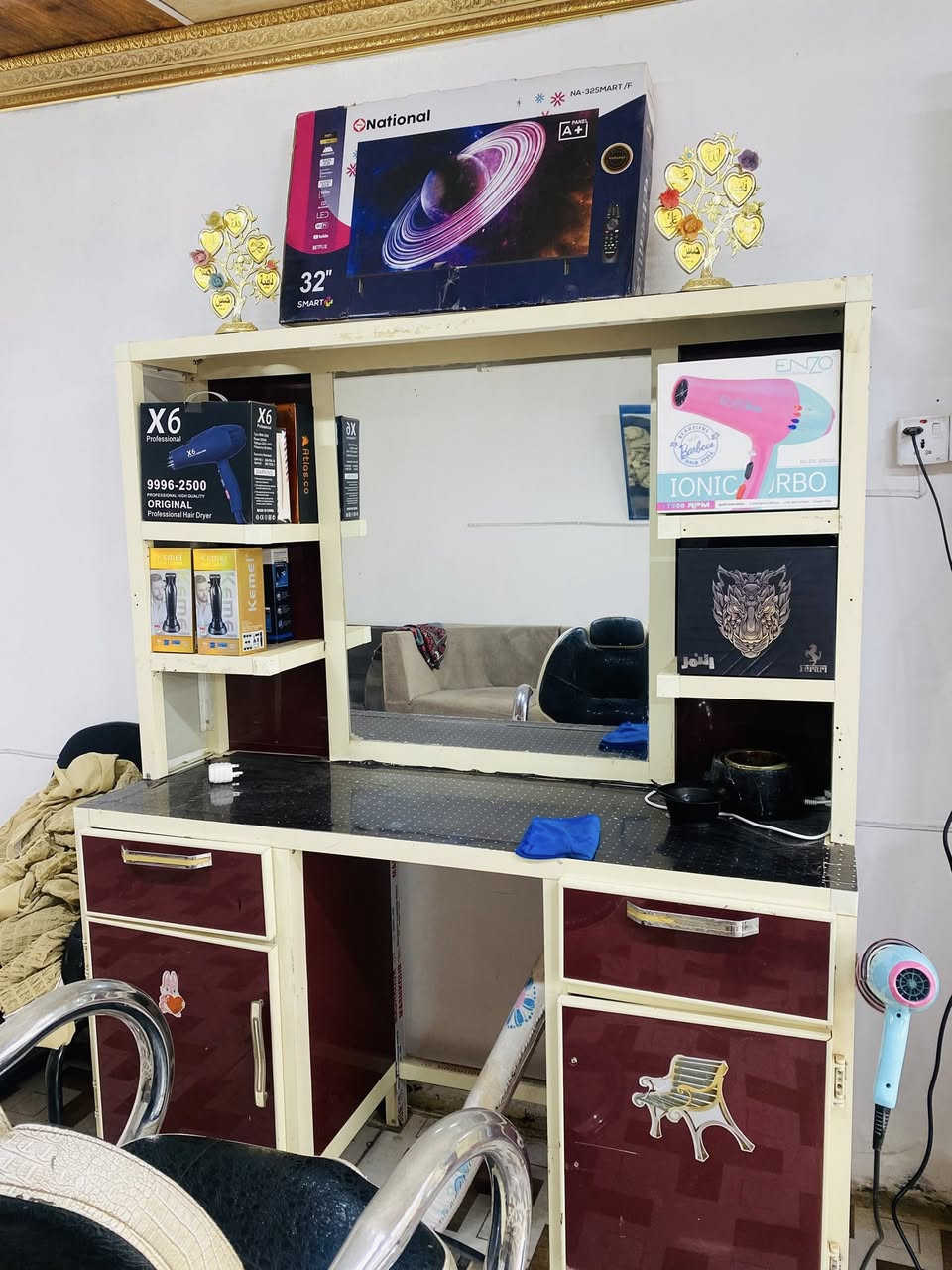 ميوزة المنيوم حلاقة عدد اثنين 2 للبيع فقط الميوزة نضيفات كلش مابيهن نقص سعرهن 170 بيهن مجال عنواني ديالى الخالص رقمي ***********
سبب البيع تبديل ديكور
