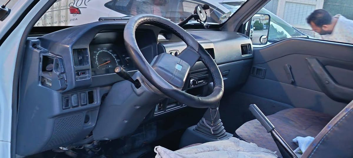 سلام عليكم ورحمة الله وبركاته
من رخصه الادمن المحترم 
 للبيع باص ميستبوشي L300 
 موديل 2007 رقم سليمانيه هزه وفحص جديد 
سياره بأسمي نظيفه محرك جديد لاتنقيص ولا تبخير 

السعر 78 وبيه مجال قليل 
مكاني بغداد 

رقم تلفون *********** بيه واتساب
