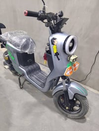 R9 Wenley • 5 بطاريات رصاص • الشاشة معطلة