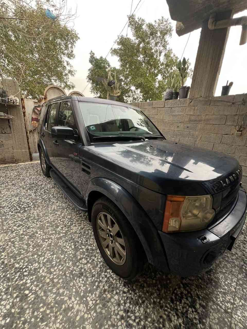 السلام عليكم لاند روفر ديسكفري خليجي 2005 بيها صبغ بنيد بابتين جاملغ عكس السايق اثر شخوط واضحات مكفولة من الحادث مكينة وگير بلاد نضيف ترايك مفتوح تدفئة تبريد كلشي شغال بيها ومواصفاتها معروفة سعرها 90 بيها مجال نواقص بسيطة العنوان بغداد مدينة الصدر ***********
