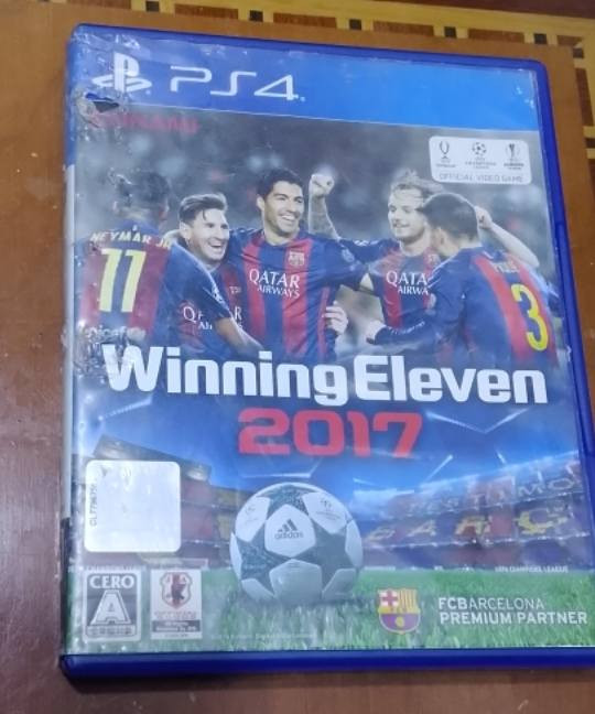 Pes 2017 
انكليزية نسخة اليابان  القرص بي ضربة بالطرف السعر 10 الف فقط بغداد الجديدة نعيرية  ***********
