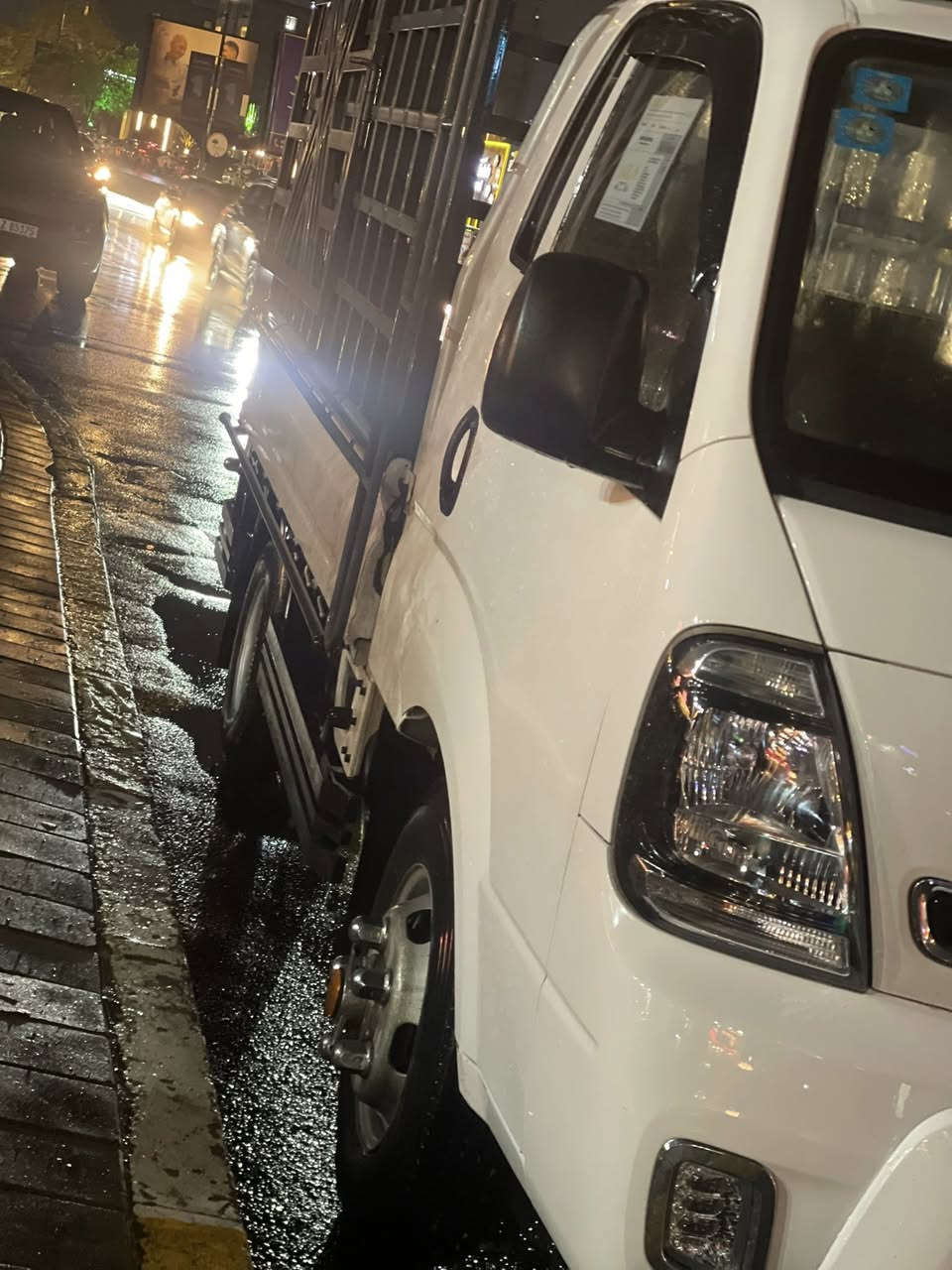 سلام عليكم فحل البيع مديل ٢٤ مكفول كفاله عامه سياره زيرو عله وضع شركه تحويره ١٤ ستد ٢٧ محجر سبيدرات سياره جديده معنا الكلمه هاذه رقم صاحب سياره***********مكان بغداد المين الثانيه شرط تحويل
