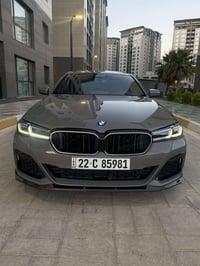 للبيع BMW  موديل 2022 530i  السياره كت M اصلي بلادي من وياله ودركه وكش...