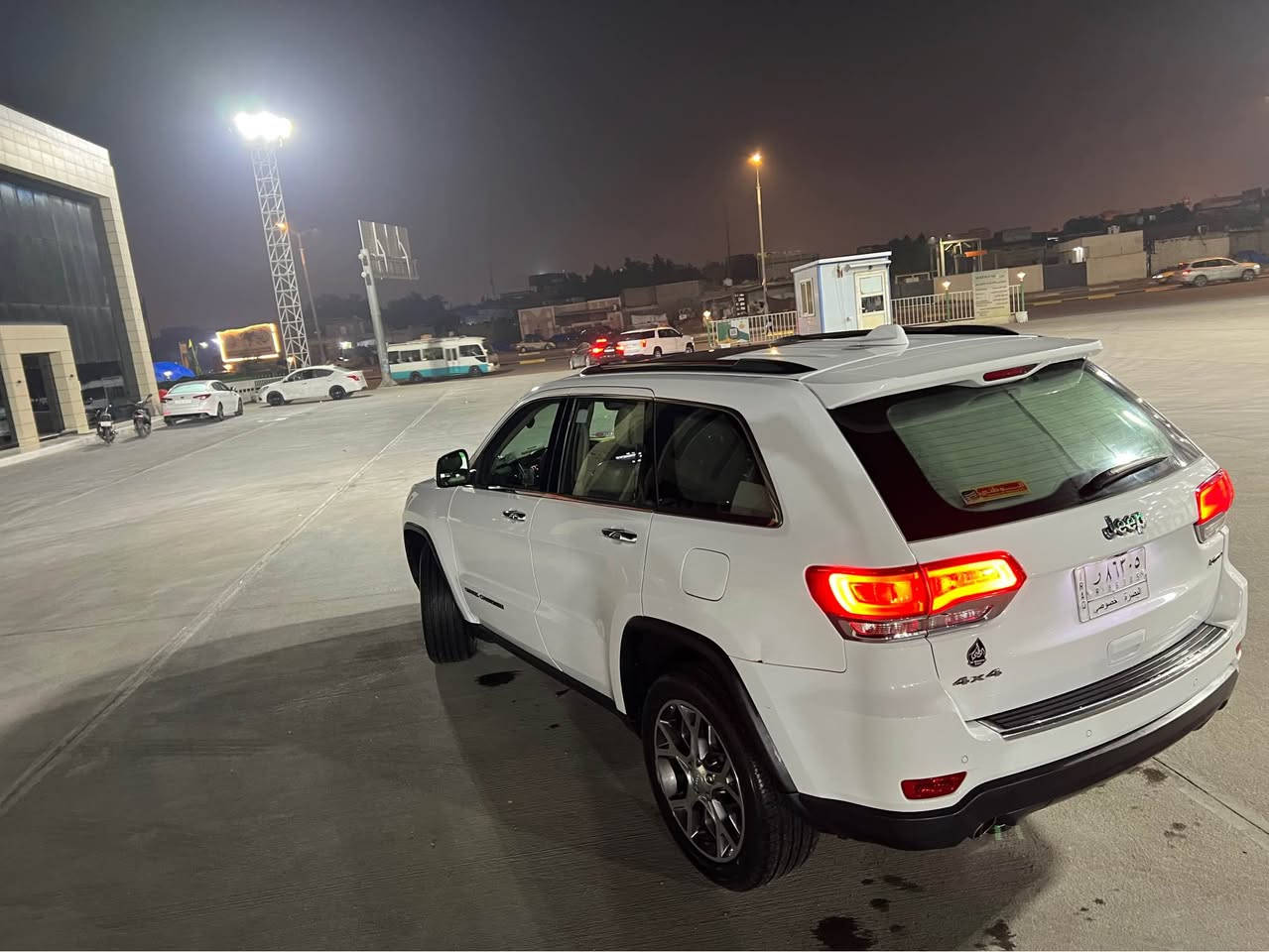 سيارة جيب مديل ١٩ خليجي كفاله من الضربة رقم بصرة تحويل مباشر 
بيها ملاحضات بسيطه ناشرهن بالسونار ( بيها تكحيل كارت مكتوب بالفحص جزء صبغ )

فول لمتدد 4x4
بانوراما 
توقف ذاتي 
3شاشات 
كار بلي 
تخم تاير جديد بالكارتون 
حداده جديدة
لايت زنون ٣٠٠ واط 
قطعتين تبريد وتبريد منفصل 
مري شفط وهيترات بالمري
تشغيل عن بعد
كشنات كهرباء 
اوتو ستوب 
السياره ماشية 100كيلو حقيقي

جاهزه بدون نقص 
المكينة والكير كفاله وعلفحص 

السعر 265 ورقه وبيها مجال للشراي 
مكانها بصرة 
رقمي *********** البصرة, العراق
